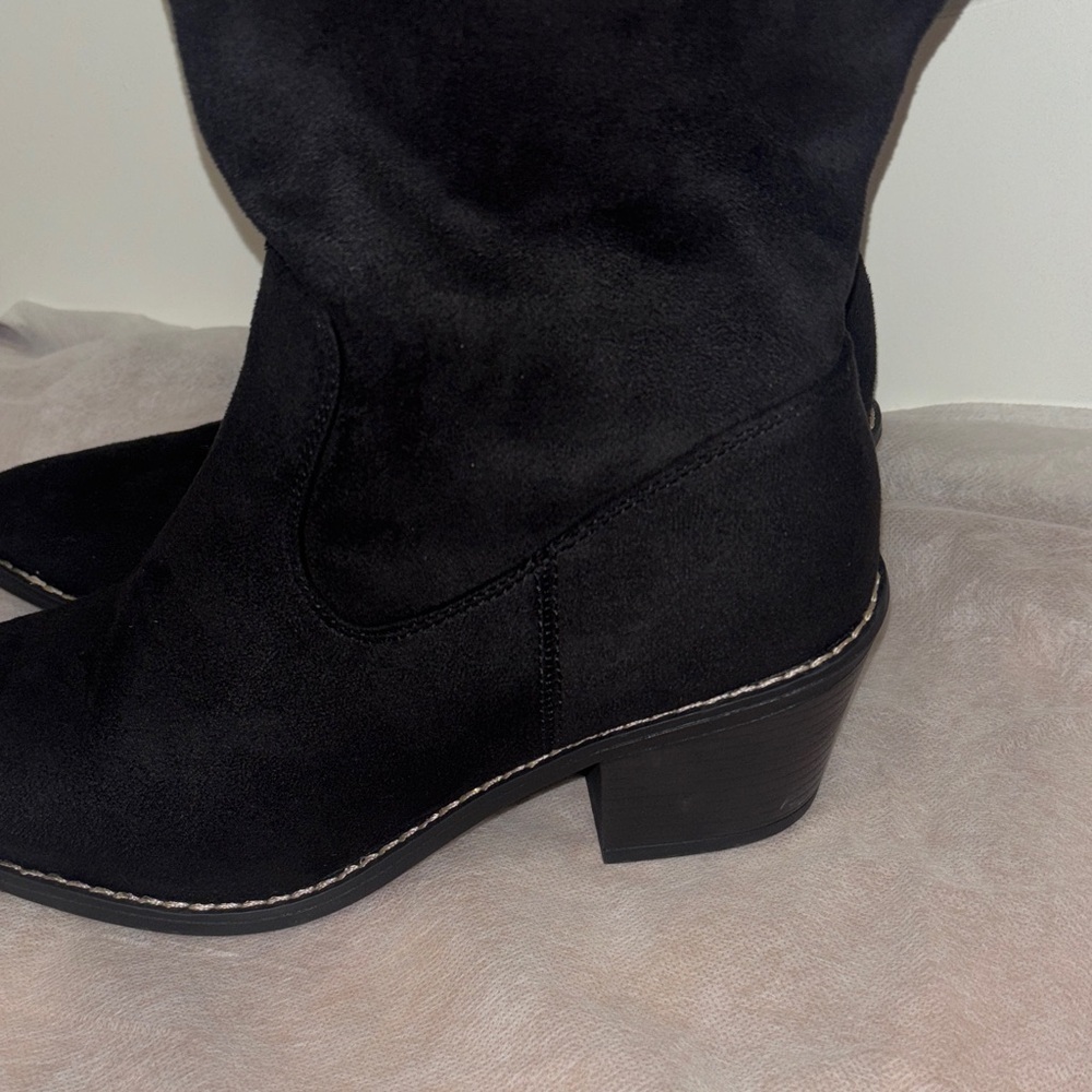 Elegant Black Women's Boots - Picture 4 of 7